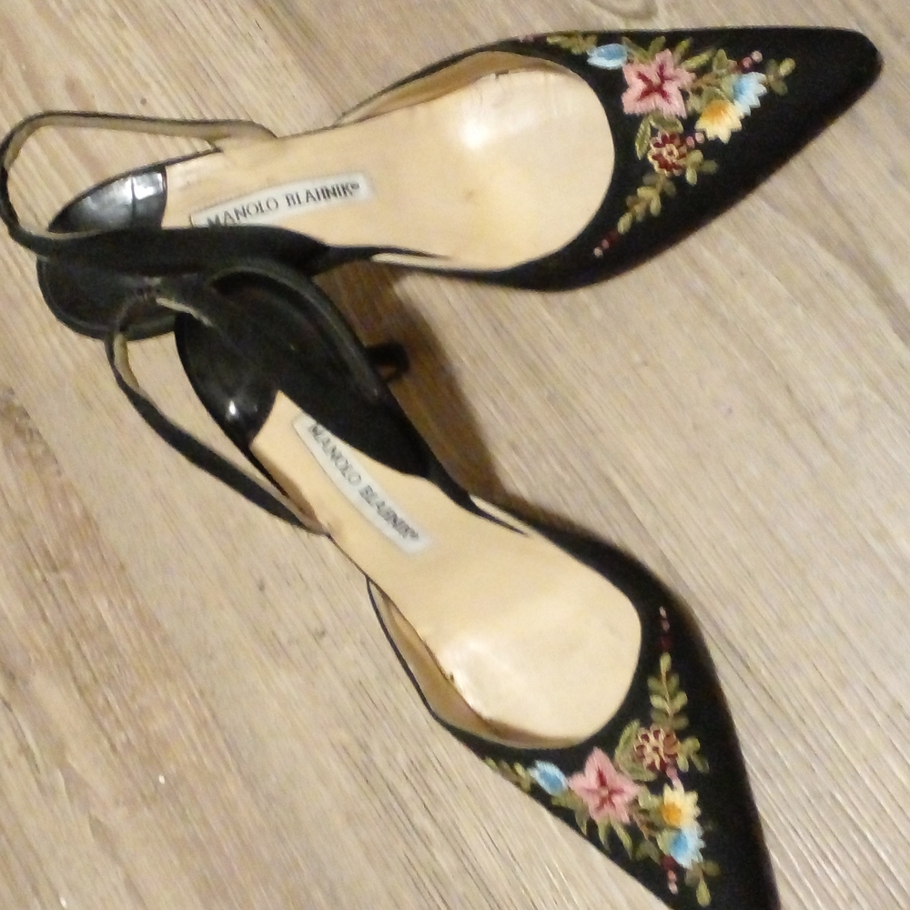 MANOLO BLAHNIK Carolyn Linen Embroidered Slingback 39.5 9US